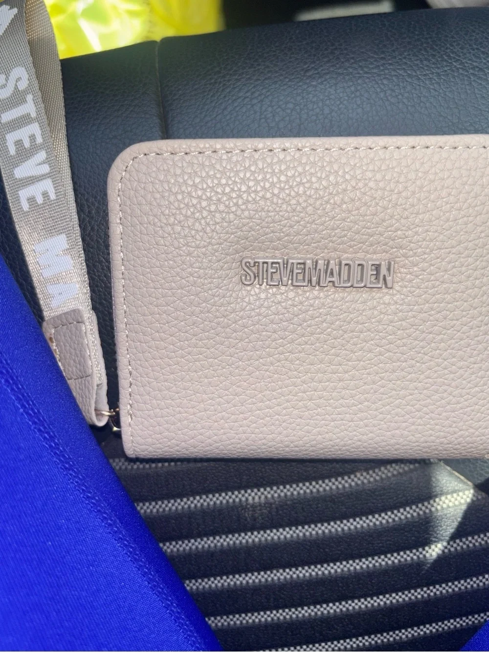 Steve Madden Cream Pebbled Zip Wallet